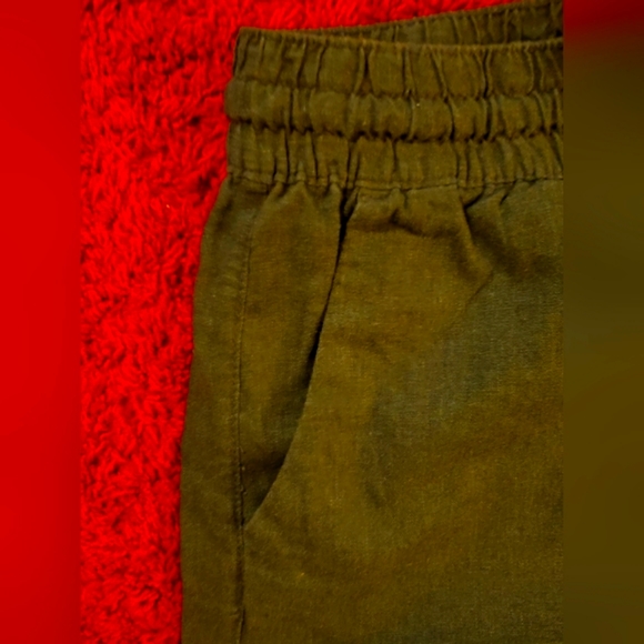 Women's Shorts - Picture 4 of 4